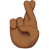 Bagaimana Crossed Fingers: Medium-Dark Skin Tone emoji terlihat di Apple.