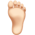 Bagaimana Foot: Light Skin Tone emoji terlihat di Apple.