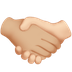 Bagaimana Handshake: Medium-Light Skin Tone, Light Skin Tone emoji terlihat di Apple.