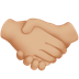 Bagaimana Handshake: Medium-Light Skin Tone emoji terlihat di Apple.