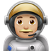 Jak wygląda emoji Mężczyzna astronauta: karnacja średnio jasna w Apple.