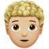 Bagaimana Person: Medium-Light Skin Tone, Curly Hair emoji terlihat di Apple.