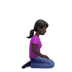 Bagaimana Woman Kneeling Facing Right: Dark Skin Tone emoji terlihat di Apple.