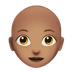 איך אישה: גוון עור בינוני, קירח emoji נראה על Apple.