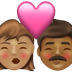 2人でキス: 女性 男性 中間の肌色 やや濃い肌色の絵文字がEmojipediaでどのように見えるか。