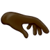 Cómo se ve el emoji Mano con la palma hacia abajo: tono de piel oscuro en Emojipedia.