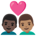 Bagaimana emoji Pasangan dengan simbol hati: lelaki, lelaki, ton kulit gelap dan ton kulit sederhana kelihatan di Google.