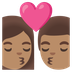 Cómo se ve el emoji Beso: mujer, hombre, tono de piel medio en Google.