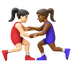 Hvordan Kvindelige brydere: lys teint og medium til mørk teint emoji ser ud på Google.