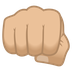 Bagaimana Oncoming Fist: Medium-Light Skin Tone emoji terlihat di Joypixels.