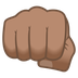 Bagaimana Oncoming Fist: Medium Skin Tone emoji terlihat di Joypixels.