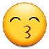 A quoi ressemblent les emoji Visage aux yeux rieurs faisant un bisou sur Samsung.