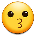 A quoi ressemblent les emoji Visage faisant un bisou sur Samsung.