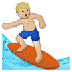 Cómo se ve el emoji Hombre haciendo surf: tono de piel claro medio en Samsung.