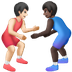 איך גברים מתאבקים: גוון עור בהיר, גוון עור כהה emoji נראה על Samsung.