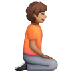 Bagaimana Person Kneeling Facing Right: Medium Skin Tone emoji terlihat di Samsung.