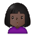 Bagaimana Woman Pouting: Dark Skin Tone emoji terlihat di Samsung.