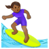 Cómo se ve el emoji Mujer haciendo surf: tono de piel oscuro medio en Samsung.