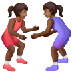 איך נשים מתאבקות: גוון עור כהה בינוני emoji נראה על Samsung.