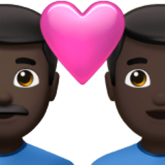 Bagaimana emoji Pasangan dengan simbol hati: lelaki, lelaki dan ton kulit gelap kelihatan di Apple.