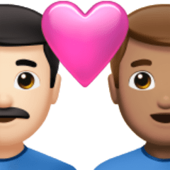 A quoi ressemblent les emoji Couple avec cœur : homme, homme, peau claire et peau légèrement mate sur Apple.