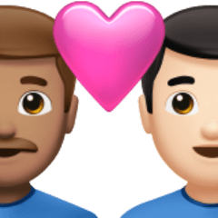 A quoi ressemblent les emoji Couple avec cœur : homme, homme, peau légèrement mate et peau claire sur Apple.