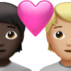 A quoi ressemblent les emoji Couple avec cœur : adulte, adulte, peau foncée et peau moyennement claire sur Apple.