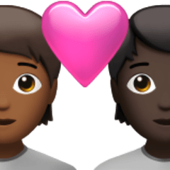 A quoi ressemblent les emoji Couple avec cœur : adulte, adulte, peau mate et peau foncée sur Apple.