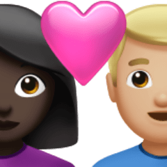 Come Coppia con cuore: donna, uomo, carnagione scura e carnagione abbastanza chiara emoji appare su Apple.