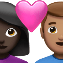 Bagaimana Pasangan dengan hati: wanita, pria, warna kulit gelap, warna kulit sedang emoji terlihat di Apple.