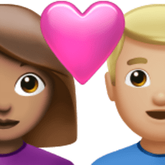 A quoi ressemblent les emoji Couple avec cœur : femme, homme, peau légèrement mate et peau moyennement claire sur Apple.