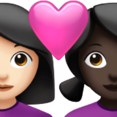 Hoe Stel met hart: vrouw, vrouw, lichte huidskleur, donkere huidskleur emoji eruit ziet op Apple.