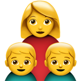 Hvordan Familie: kvinde, dreng og dreng emoji ser ud på Apple.