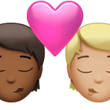 Bagaimana Berciuman: dewasa, dewasa, warna kulit gelap-sedang, warna kulit cerah-sedang emoji terlihat di Apple.