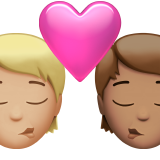 A quoi ressemblent les emoji Bisou : adulte, adulte, peau moyennement claire et peau légèrement mate sur Apple.