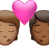 Bagaimana Berciuman: dewasa, dewasa, warna kulit sedang, warna kulit gelap-sedang emoji terlihat di Apple.