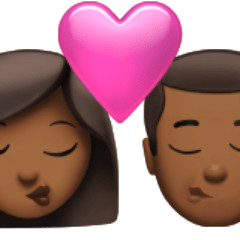 A quoi ressemblent les emoji Bisou : femme, homme et peau mate sur Apple.