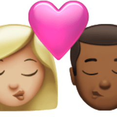 Πώς φαίνεται το emoji Φιλί: γυναίκα, άντρας, μεσαίος-ανοιχτόχρωμος τόνος δέρματος, μεσαίος-σκούρος τόνος δέρματος στο Apple.