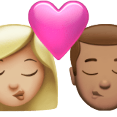 A quoi ressemblent les emoji Bisou : femme, homme, peau moyennement claire et peau légèrement mate sur Apple.