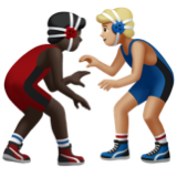 Apple에서레슬링하는 남자: 검은색 피부 연한 갈색 피부그림 이모티콘이 어떻게 보이는지.
