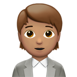 A quoi ressemblent les emoji Employé de bureau (tous genres): peau légèrement mate sur Apple.