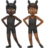 A quoi ressemblent les emoji Personnes avec des oreilles de lapin : peau foncée et peau mate sur Apple.