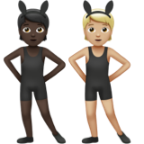 A quoi ressemblent les emoji Personnes avec des oreilles de lapin : peau foncée et peau moyennement claire sur Apple.