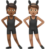 A quoi ressemblent les emoji Personnes avec des oreilles de lapin : peau mate et peau légèrement mate sur Apple.