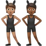 A quoi ressemblent les emoji Personnes avec des oreilles de lapin : peau légèrement mate et peau mate sur Apple.