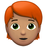 A quoi ressemblent les emoji Adulte : peau légèrement mate et cheveux roux sur Apple.