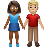 A quoi ressemblent les emoji Femme et homme se tenant la main: peau mate et peau moyennement claire sur Apple.