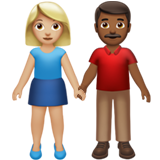 A quoi ressemblent les emoji Femme et homme se tenant la main: peau moyennement claire et peau mate sur Apple.