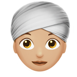 A quoi ressemblent les emoji Femme en turban: peau moyennement claire sur Apple.