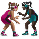 A quoi ressemblent les emoji Lutteuses : peau légèrement mate et peau foncée sur Apple.